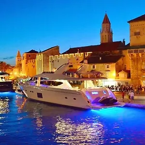 Silvana , Trogir Kroatien